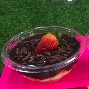 imagem do produto bom bom de morango chocolate 