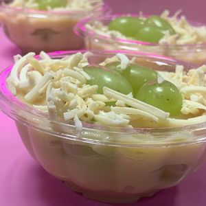 imagem do produto bom bom de uva ninho 