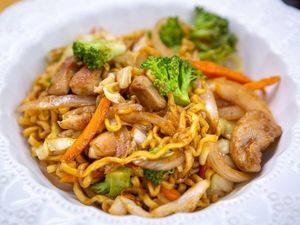 imagem do produto Yakisoba Frango Médio