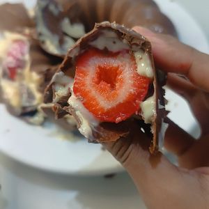 imagem do produto Prestígio com Brigadeiro e Morango - Bombom Gigante Misto 