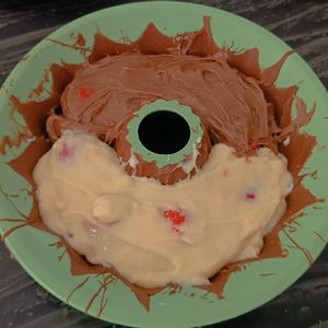 imagem do produto Ninho com Brigadeiro e Morango - Bombom Gigante Misto 