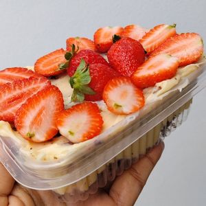 imagem do produto Brownie Recheado - Ninho com Morango