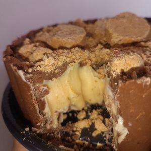 imagem do produto Creme de Avelã com Ninho e Paçoca - Bombom Aberto