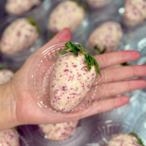 imagem do produto Bombom de Morango cravejado