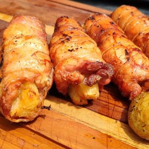 imagem do produto Sobrecoxa desossada e recheada com aipim e bacon 