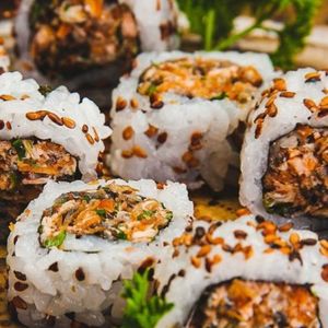 imagem do produto Uramaki de salmão crocante 10 un