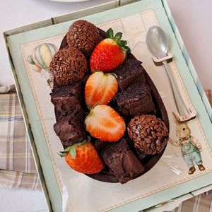 imagem do produto Ovo de colher Brownie com morangos