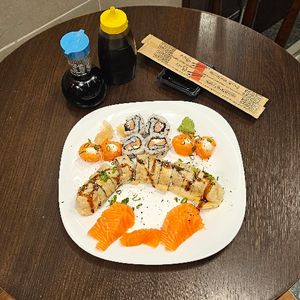 imagem do produto Combinado especial 20 peças, 8 Sashimis, 4 Joe Joe , 10 Hot Philadelphia e 4 Philadelphia Roll 