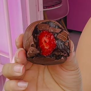 imagem do produto Bombom crocante de chocolate e morango 