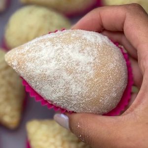 imagem do produto Coxinha de morango de ninho 