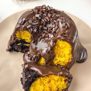 imagem do produto Mini vulcão de massa cenoura mesclada com chocolate 