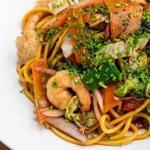 imagem do produto YAKISSOBA MISTO COM CAMARÃO 