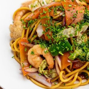 imagem do produto YAKISSOBA MISTO CAMARÃO E LEGUMES 