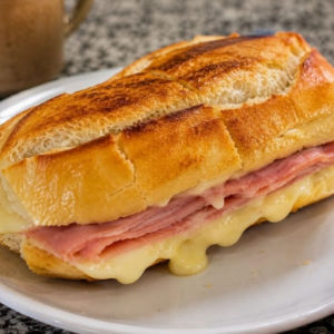 imagem do produto PÃO FRANCÊS PRESUNTO E QUEIJO 