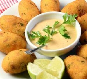 imagem do produto BOLINHO DE BACALHAU COM FRITAS