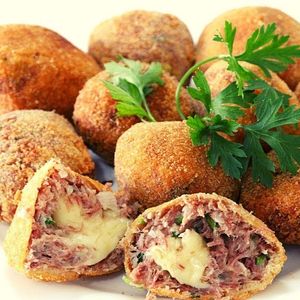 imagem do produto BOLINHO CHARQUE COM FRITAS