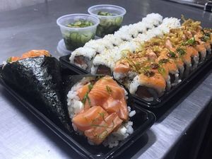 imagem do produto Combo Omiki - 40 peças +2 temakis + 2 sunomono M