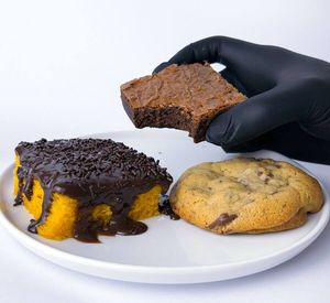 imagem do produto Combo Os Mais Pedidos - 1 Fatia de Bolo, 1 Brownie e 1 Cookie