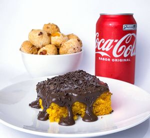 imagem do produto 10 Pães de Queijo + Fatia de Bolo + Refri com Desconto!