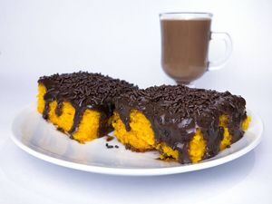 imagem do produto Chocolate Quente Cremoso (200ml) + 1 Fatia de Bolo