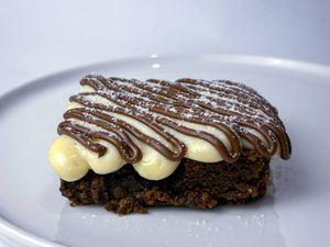 imagem do produto Brownie Artesanal com Brigadeiro de Leite Ninho com Nutella (150g)
