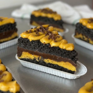 imagem do produto Fatia Premium - Maracujá e brigadeiro 