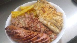 imagem do produto Trio de Churrasco Filé de Frango na Brasa+ Linguiça de Pernil+ Pernil Suíno)