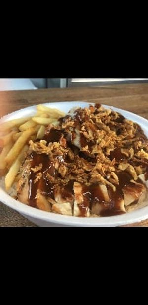 imagem do produto Filé de Frango na Brasa ao Molho Barbecue e Crispy de Cebola