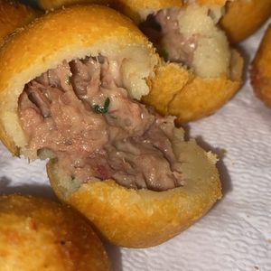 imagem do produto Bolinho de charque com queijo