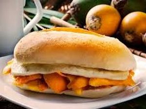 imagem do produto X- TUCUMÃ NA VEIA - queijo coalho e tucumã