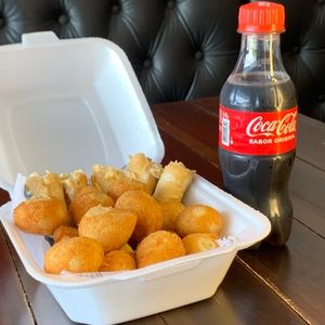 imagem do produto PORÇAO DE 20 MINI SALGADINHOS + 1 PET DE COCA COLA ZERO