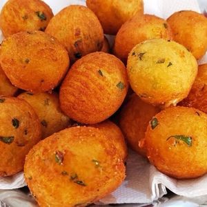 imagem do produto COXINHA DE MACAXEIRA COM FRANGO