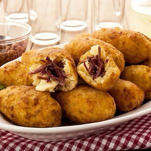 imagem do produto Coxinha de Macaxeira C/ Carne de Sol 