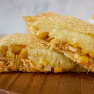 imagem do produto pastel de frango/ queijo