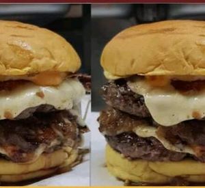 imagem do produto Combo casal duplo Monsters, são dois hambúrgueres (cada um sai 29,45)