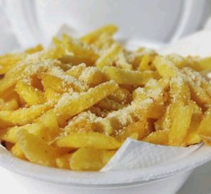 imagem do produto Batata frita família com queijo parmesão serve 3 pessoas