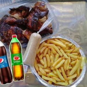imagem do produto Combo frango assado médio batata frita grande, farofa caseira grátis refrigerante de 1,5 litro 