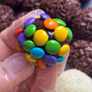 imagem do produto Brigadeiro com confete colorido