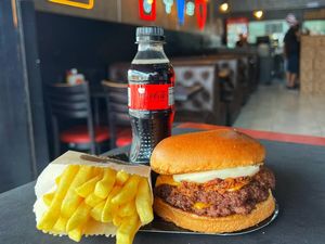 imagem do produto Big Smash Catupiry & Bacon + Coca Zero Pet & Fritas + R$ 18,99 leve outro burger