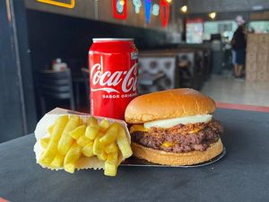 imagem do produto Big Smash Catupiry & Bacon + lata Coca & Fritas + R$ 14,99 leve outro burger