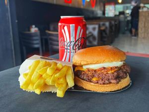 imagem do produto Big Smash Catupiry & Bacon + lata Coca Zero & Fritas + 14,99 leve outro burger