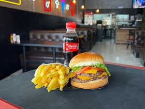 imagem do produto Big Smash Salada + Coca Pet & Fritas + R$ 18,99 leve outro burger