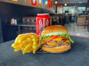 imagem do produto Big Smash Salada + lata Coca Zero & Fritas + R$ 14,99 leve outro burger