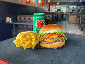 imagem do produto Big Smash Salada + lata Guaraná & Fritas + R$ 14,99 leve outro burger