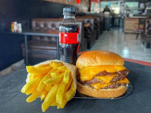 imagem do produto Big Smash Melt Cheddar + Coca Zero Pet & Fritas + R$ 18,99 leve outro burger