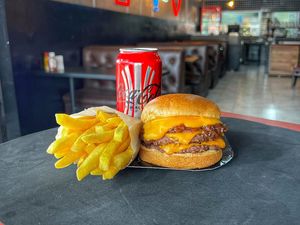imagem do produto Big Smash Melt Cheddar + lata Coca Zero & Fritas + R$ 14,99 leve outro burger