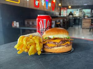 imagem do produto Big Smash Tasty + lata Coca Zero & Fritas + R$ 14,99 leve outro burger