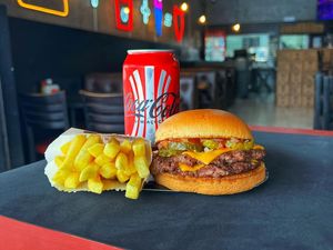 imagem do produto Big Smash Original + lata Coca Zero & Fritas + R$ 14,99 leve outro burger