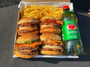 imagem do produto Combo Burger (04 pessoas) + Fritas + Molhos Especiais + Guaraná 600ml