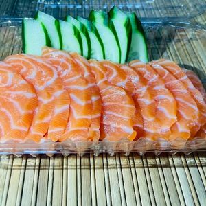 imagem do produto Sashimi de salmão 12 unidades 